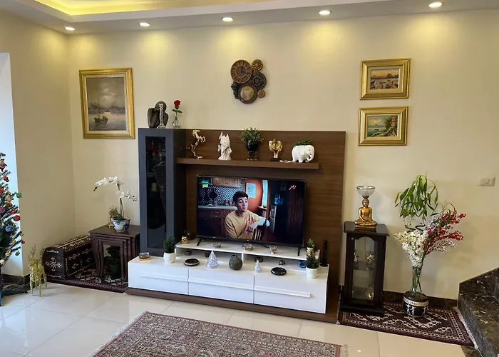 Luxury Hotel Apartment With Pools In Front Auc