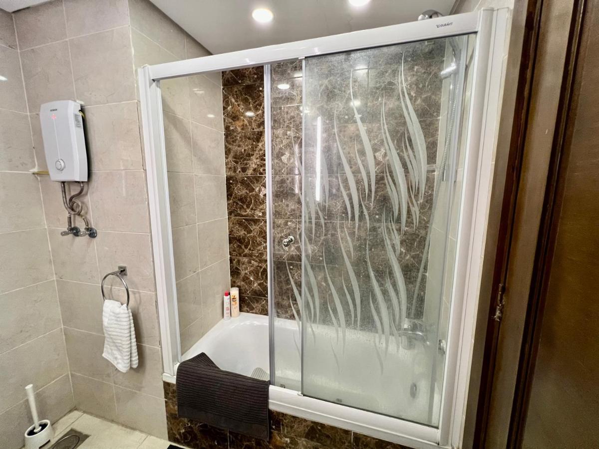 Luxury With Pools In Front Auc Каир