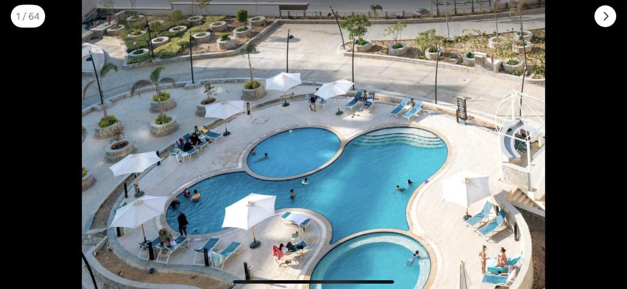 Luxury With Pools In Front Auc Каир