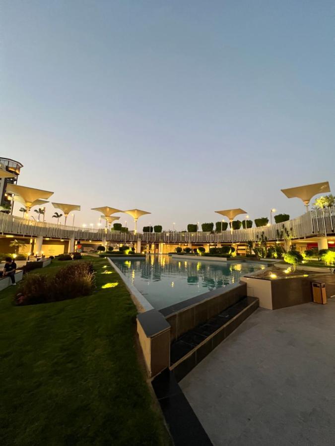 Apartment Luxury With Pools In Front Auc Cairo