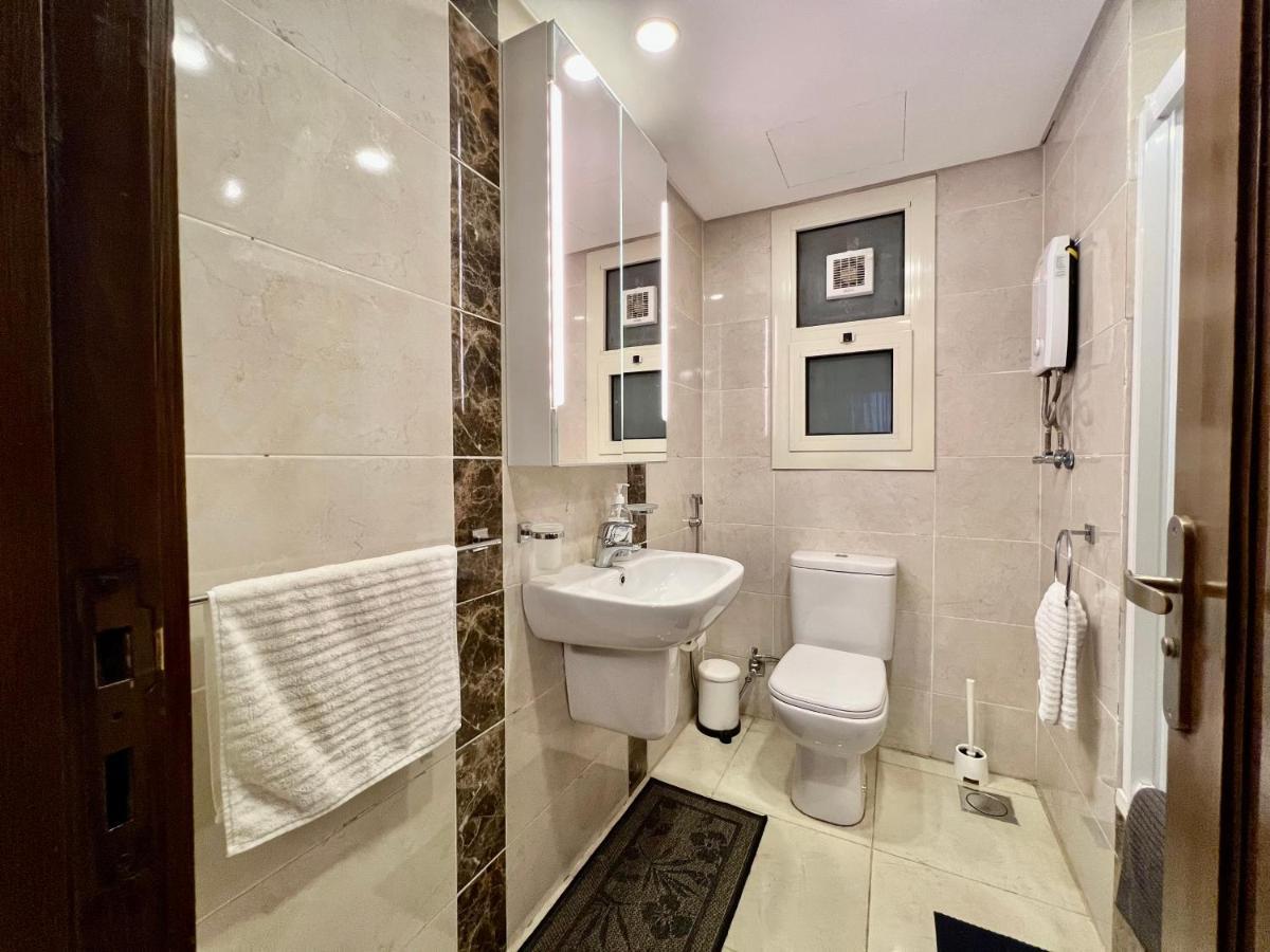 Luxury With Pools In Front Auc Apartment *